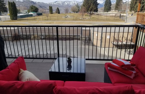 Manson Condo | Lake View Condo across from the Public Park and Beach, Downtown Chelan!