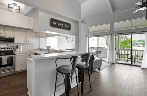 April Sound Condo | Lake-View Condo with Balcony, Pool, Lake Access, and Fully Equipped Kitchen—Perfect Getaway Spot!