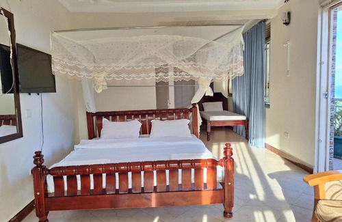 Kalangala Hotel | Lake View Hotel Gardens