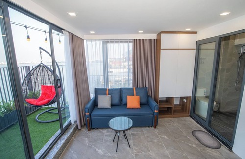 Thuy Khue Hotel | Lake View Hotel