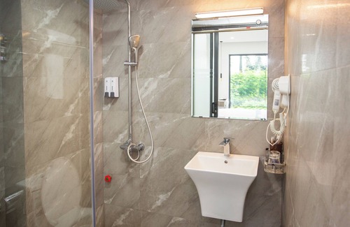 Thuy Khue Hotel | Lake View Hotel