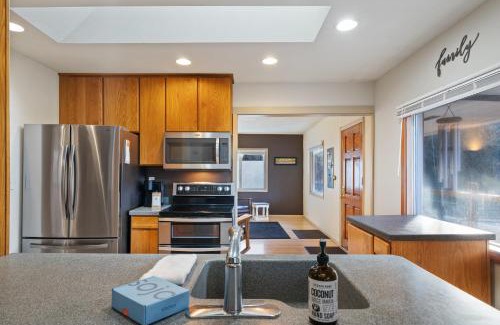 Carver House | Lake View House W Beautiful Acres To Explore