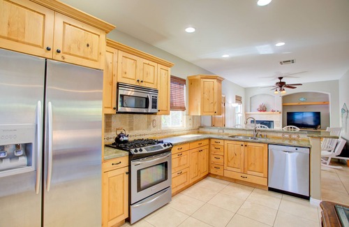 Lake Elsinore House | +Lake View House+ Walk to private sandy beach. Private lake access.