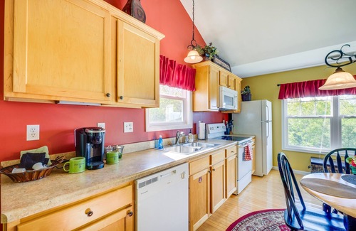 Taylorsville Cottage | Lake-View Kentucky Getaway w/Resort Amenities!
