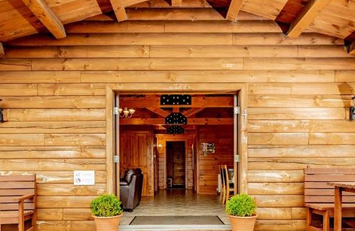 Wrangle House | Lake View Lodges - 25072