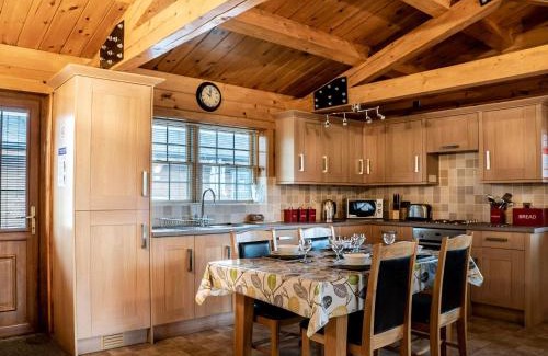Wrangle House | Lake View Lodges - 25076