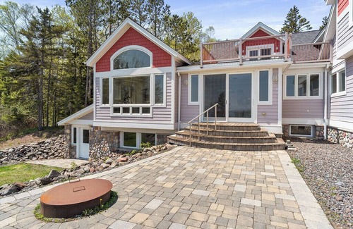 French River House | Lake View Luxury Retreat/10mins to Duluth/85" Home Theater/Heated Game Room/Fire pit