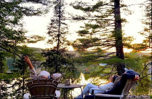 Lac-Saint-Paul Cottage | Lake View Paradise with 3 Bedrooms, Getaway!