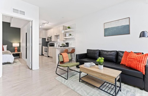 Uptown Apartment | Lake View Uptown Apt | Near Downtown & Museums