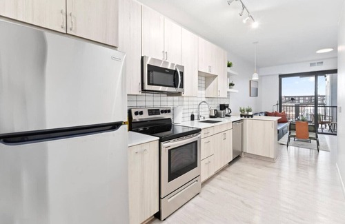Uptown Apartment | Lake View Uptown Apt | Near Downtown & Museums