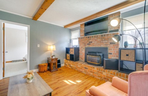 Ingles House | Lake Views and Private Dock Radford Retreat!