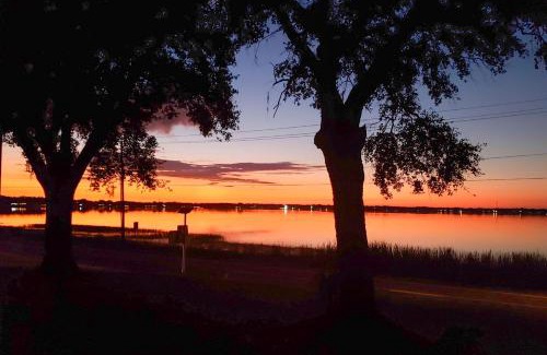 Auburndale House | Lake Views and Private Porch Auburndale Family Home