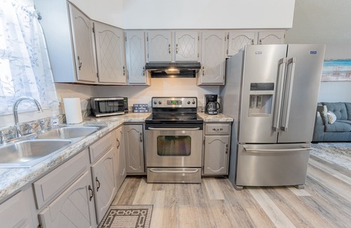 Escanaba Condo | Lake Views, Cozy 2-bedroom condo newly remodeled, downtown Escanaba