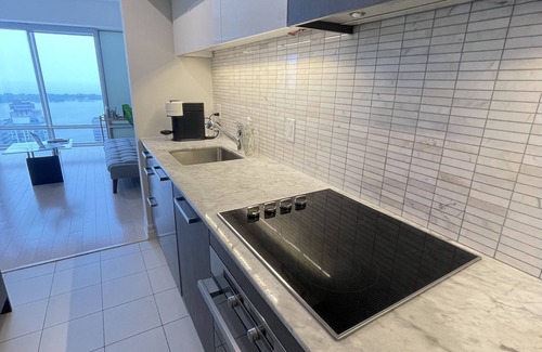 St. Lawrence Condo | Lake Views High Floor 1 Bed + 2 Bath + Den