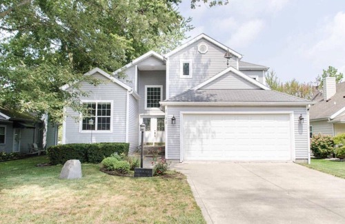 Syracuse House | Lake Wawasee Channel front Home away from Home!