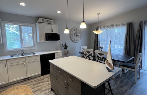 Winnipeg Beach Cabin | 🇨🇦 Lake Winnipeg Fishing All-Seasonal Retreat