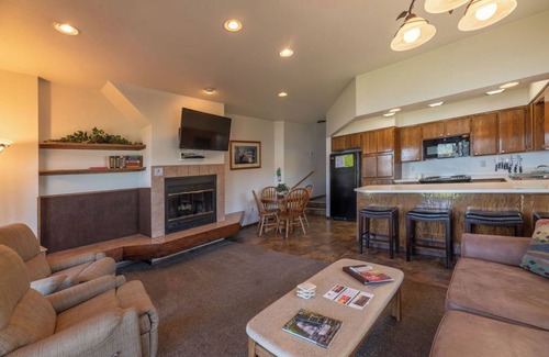 Hope Condo | Lakefront - 1 Bedroom