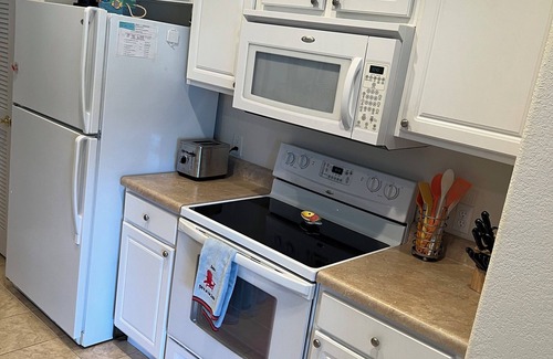 Lake Ozark Condo | LAKEFRONT 2 BED/2 BATH CONDO W/BOAT SLIP +3 POOLS & 2 HOT TUBS @ 2MM