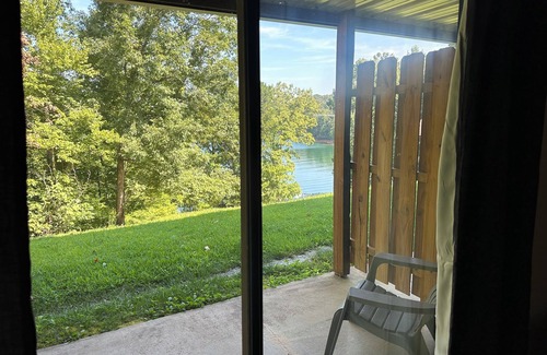 Seneca Condo | Lakefront 2-bedroom 2 bath condo , 1 of 3 condos available. Unit 963