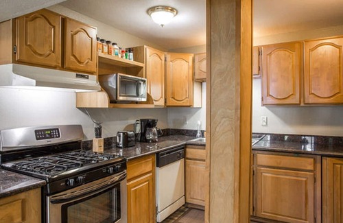 Lakewood Apartment | Lakefront 2 bedroom retreat