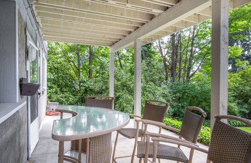 Lakewood Apartment | Lakefront 2 bedroom retreat