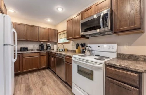 Lake Wissota House | 🔥 Lakefront · 2 Docks · Fire Pit · Grill · Laundry · Extra Toilet