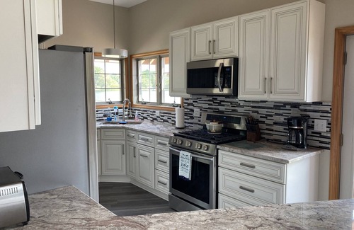 Brooklyn House | Lakefront 240 view, fireplace, hot tub, wineries near! Beautiful time of year!
