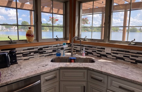 Brooklyn House | Lakefront 240 view, fireplace, hot tub, wineries near! Beautiful time of year!