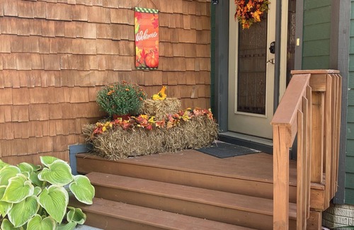 Brooklyn House | Lakefront 240 view, fireplace, hot tub, wineries near! Beautiful time of year!