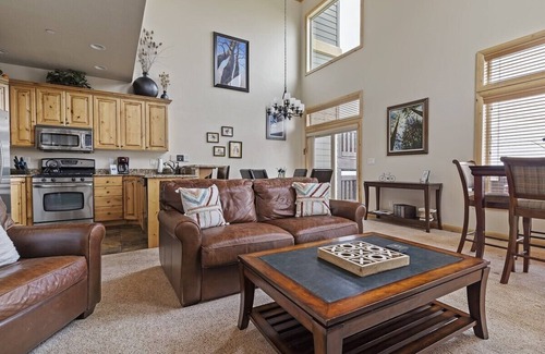 Huntsville Condo | Lakefront 3 Bedroom Condo with Private Hot Tub
