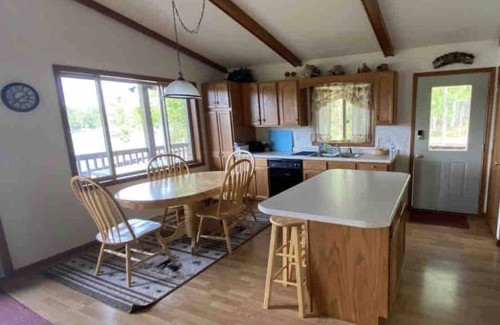 Loretto Cabin | Lakefront 4 Bedroom Cabin