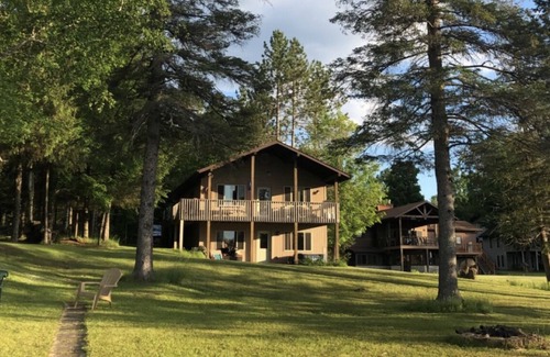 Loretto Cabin | Lakefront 4 Bedroom Cabin