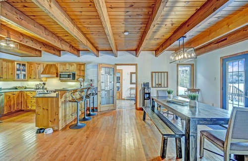 Algonquin Highlands Ski Chalet | Lakefront, 4000sq/f, Gym, Beach, Hot Tub, Sauna