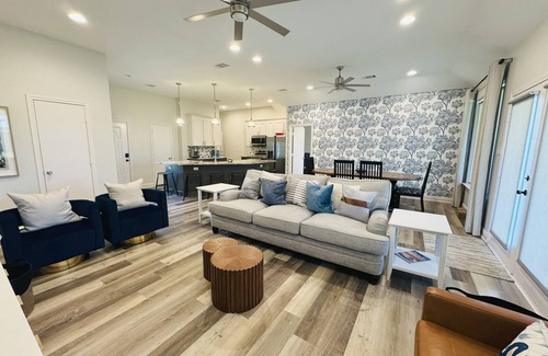 Tool House | Lakefront 4B Retreat, Paddleboards + Sunset Views