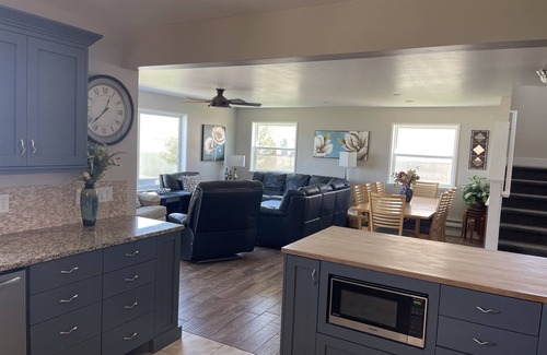 Laketown House | Lakefront 7 bed/3 bath home in Beautiful Bear Lake