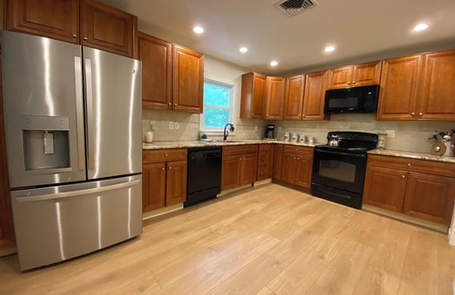 Mongaup Valley House | Lakefront 7 Bedrooms! Private Dock Swim! Fish! Boat! Newly renovated
