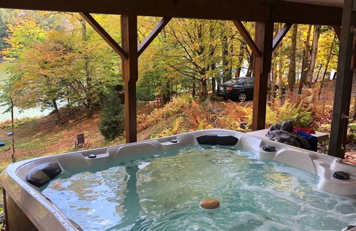 Mongaup Valley House | Lakefront 7 Bedrooms! Private Dock Swim! Fish! Boat! Newly renovated