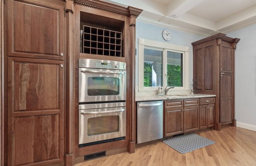 Greensboro House | Lakefront/8 Acres/Views/Families/Pool Table/Fire Pit/Kayaks/SUP/Quiet/HotTub