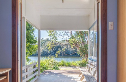Lake Tabourie House | Lakefront Beach House