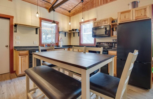 Oakland Cabin | Lakefront Bull Shoals Cabin Rental: Pets Welcome!