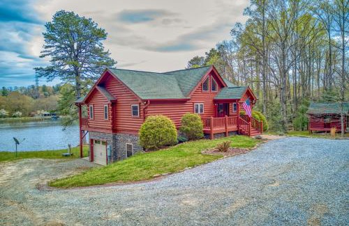 Mills River House | Lakefront Cabin & Cozy Lakeview Cottage