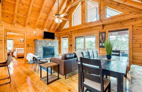 Mills River House | Lakefront Cabin & Cozy Lakeview Cottage