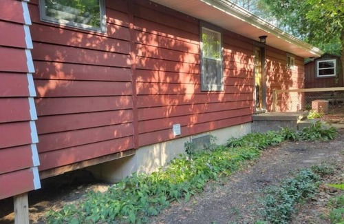 Elkhorn House | Lakefront Cabin in the Woods fully fenced yard