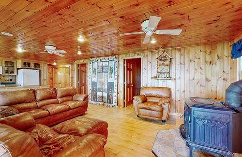 Smithfield Cottage | Lakefront cabin on North Pond with private beach