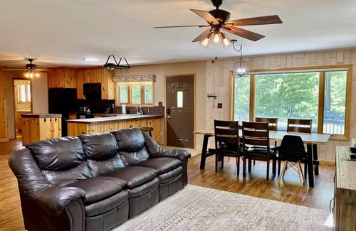 Sarona House | Lakefront Cabin - Retreat To Long Lake!