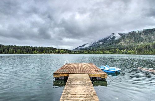 Eatonville House | Lakefront Cabin with Stunning Mountain Views and Dock!