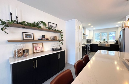 Rawdon House | LAKEFRONT CHALET/FAMILY HOME- beautiful water views, hot tub, outdoor activities
