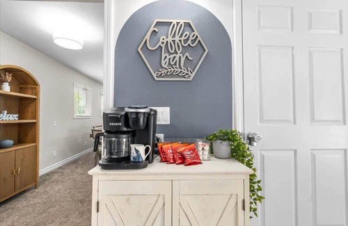 Argentine House | Lakefront Coastal Cove Retreat in Linden!