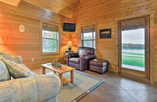 Columbia House | Lakefront Columbia Cabin with Porch and Shared Dock