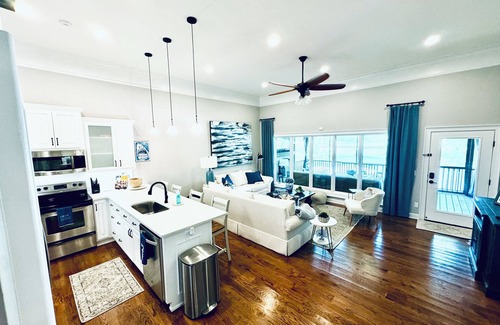Northport Condo | Lakefront Condo on Lake Tuscaloosa. Perfect for summer fun and football weekends
